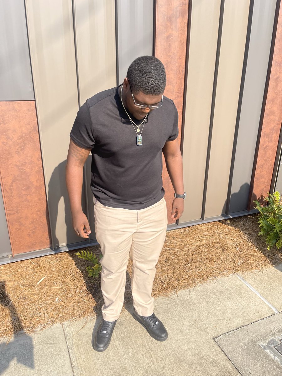 MightyEta_Ques's tweet photo. #WhosQueofASU 
~ Jevon Washington 

~ 8 Dawg Spring ‘22

~ Agricultural Economics 🌲

~ Senior 👨🏾‍🎓

~ Fayette ⛱

~ @Wild__Hog https://t.co/KKNQSBtYCH