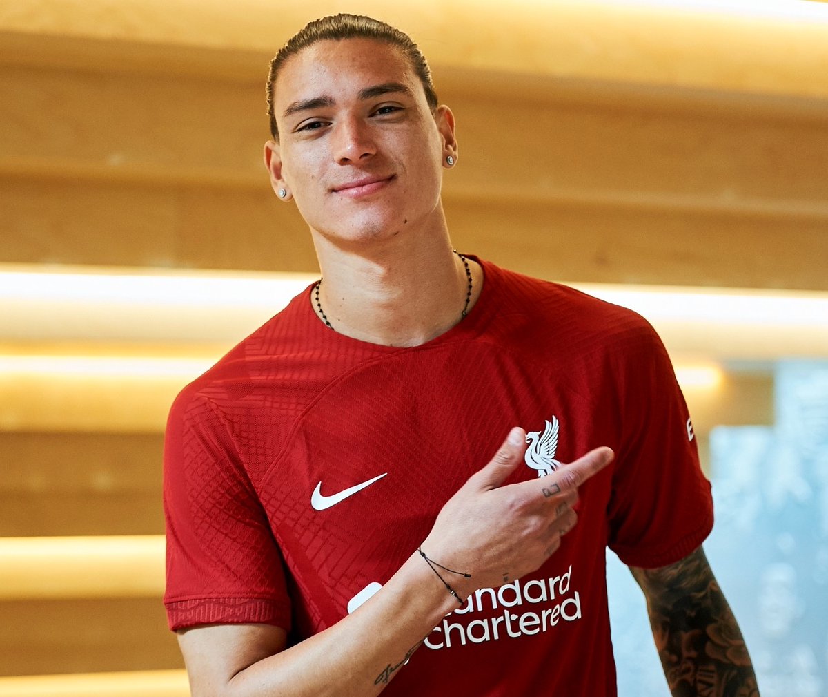 Name: Darwin Núñez

Body: Zlatan

Hairstyle: Andy Carroll

Hype: Ronaldo

Expectation: Lewandowski

Predicted Performance: Messi

Reality: Lukaku.. with a little touch of Yakubu.. Spiced with Timo Werner.. &amp; flavoured with a little touch of Benteke. Having Maguire's mentality.