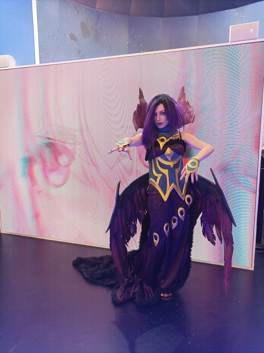 BrenadineL's tweet photo. Premier gros Cosplay encombrant sorti à @japanexpo #morgana de @LoL_France #JapanExpo2022 #cosplaylol #leagueoflegendscosplay  :) 
Un sacré défi relevé haut la main plus qu'à faire un shooting dans un lieu magique ! 😱👌 https://t.co/eJal9jTNsE