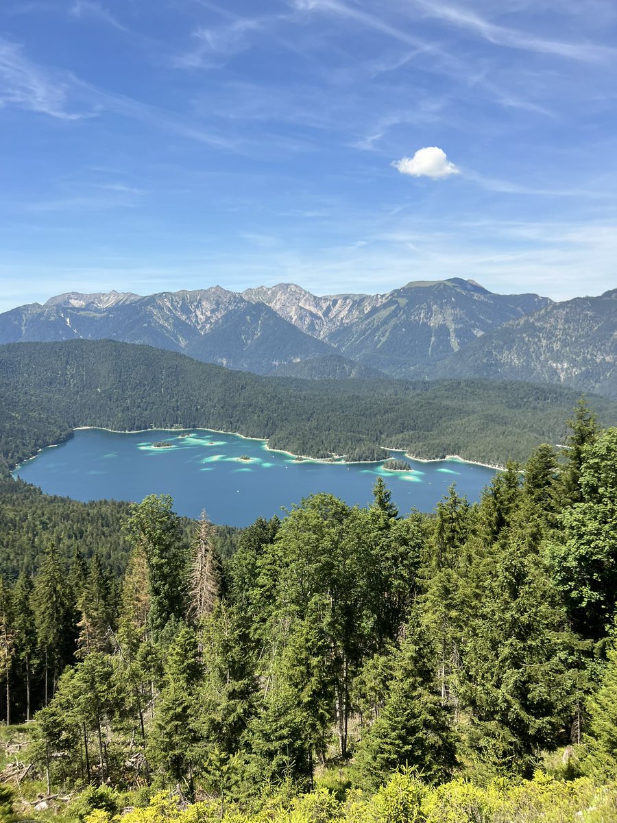 ChrissySeuffert's tweet photo. Zugspitze - The Top of Germany! 🇩🇪 https://t.co/eDJsx6JySF
