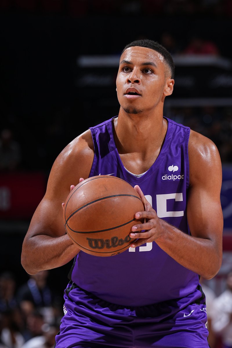 BleacherReport's tweet photo. Keegan Murray wins Summer League MVP 👏

▪️ 23.3 PPG
▪️ 7.3 RPG
▪️ 2.0 AST https://t.co/2eMk9bYFaj