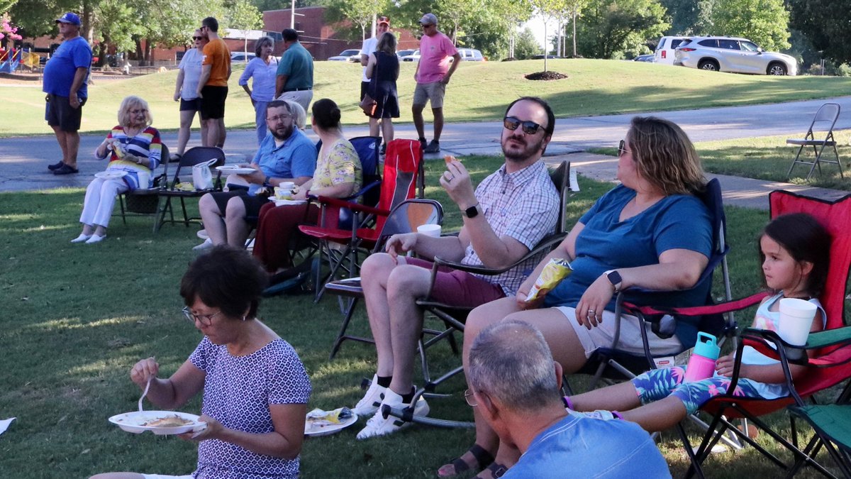 fbcjackson's tweet photo. A wonderful time of fellowship at our church-wide cookout! Lots of food and live music, plus cornhole and pickleball tourneys!
#fbcjackson https://t.co/lRuV1MsqGf