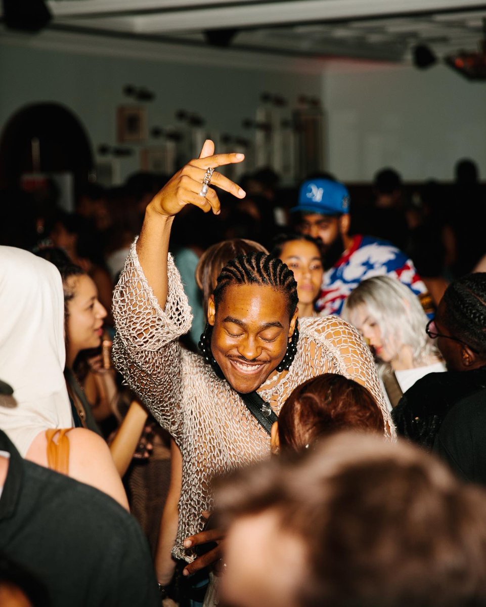 bullyglobal's tweet photo. LAST FRIDAY WE TOOK OVAH @sohohouse TORONTO FOR A UNFORGETTABLE NIGHT OF DANCE, DRINKS AND GOOD VIBES. WE DO THIS FOR THE COMMUNITY ๐๐
SOUNDS BY @chippy_nonstop & @koreatownacid
PHOTOGRAPHY: Neil-Anthony Watson
#BULLYTAKEOVAH #SOHOHOUSETORONTO #BULLYDEM https://t.co/BStoDdFfvR