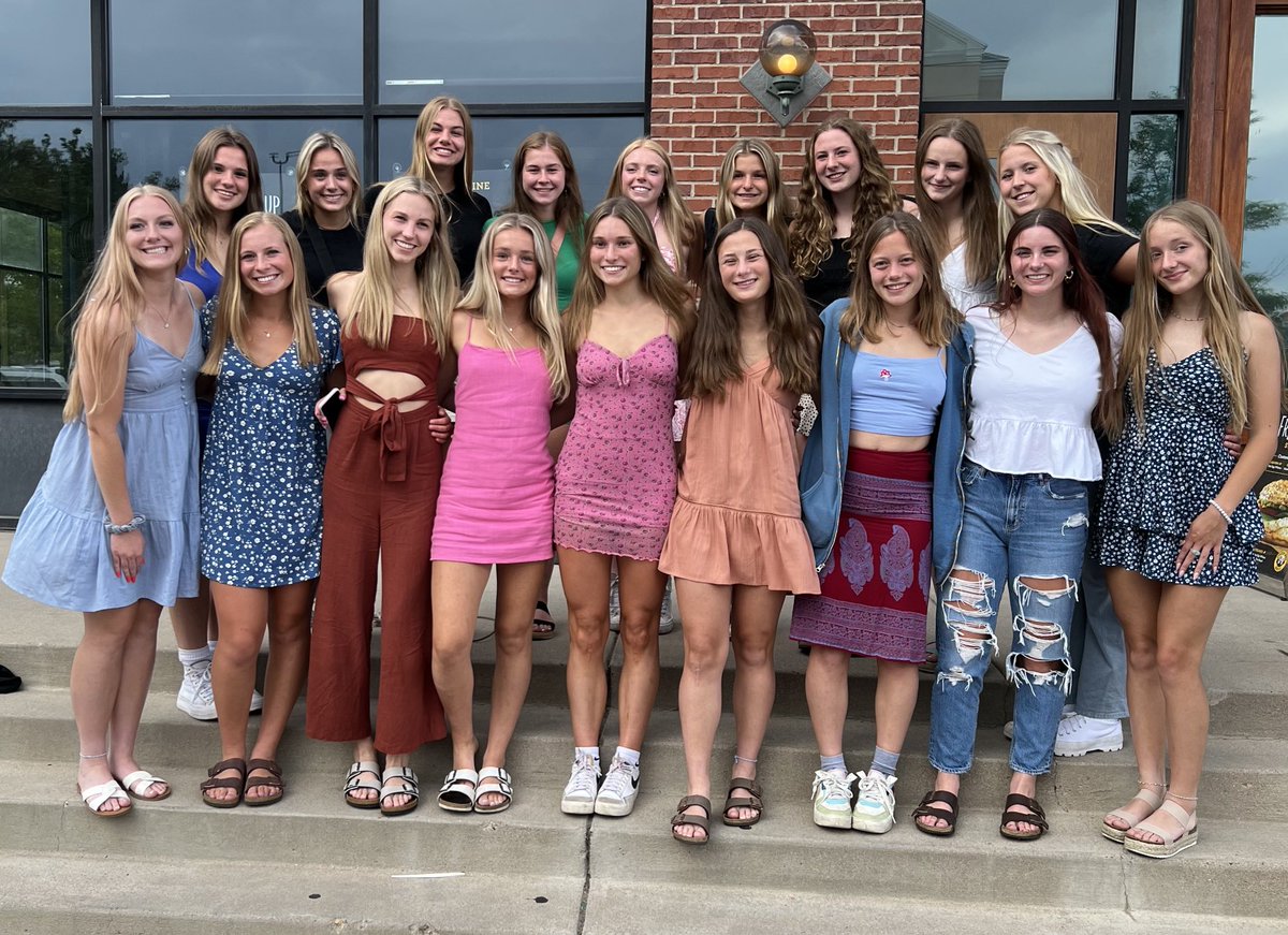 MtaNpl's tweet photo. Dinner to celebrate our Seniors. ⁦@MNTHUNDACADEMY⁩ https://t.co/92LlTOyAf3