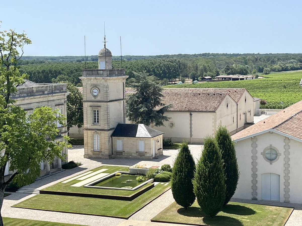 An excellent day of winetasting at @lynchbages @giscours_gcc @gruaudlarose

#bordeaux #madoc #margotfrance #winetasting #frenchwines #Bordeauxwines