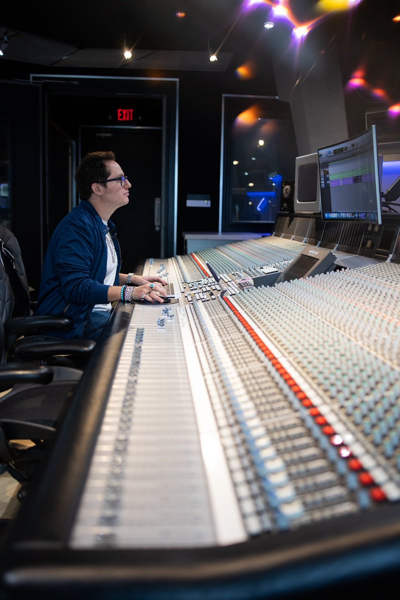 MrJakeBass's tweet photo. Album. Mode.
August 2022.
Photo by @lilaclensphoto
@fbt_studios
#FBTStudios #Detroit #Music #RecordingStudio #BocaJMusic #Composer #Producer #Engineer #BassmentSounds #SSL9000k https://t.co/kDALSgHbXC