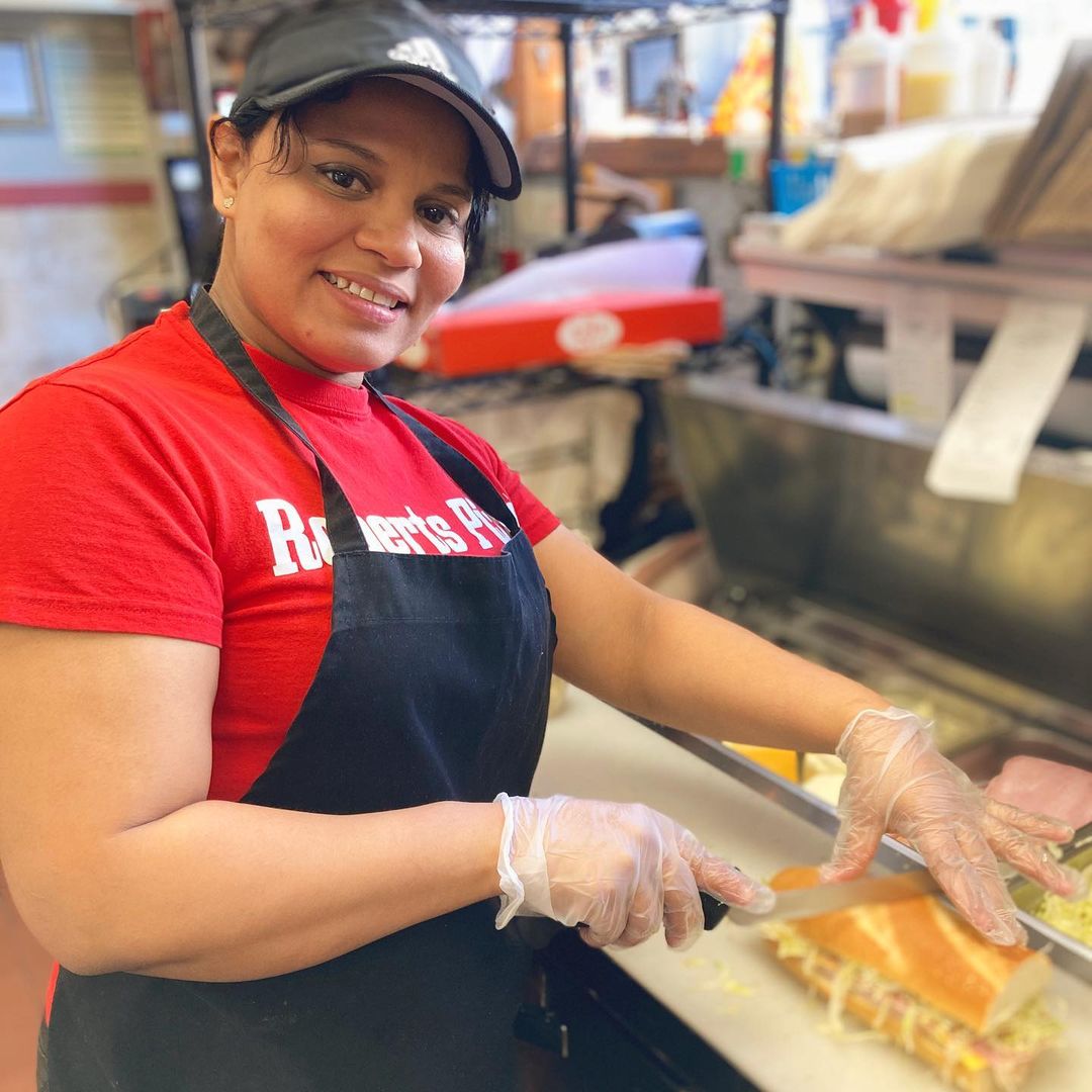 NWKDelivers's tweet photo. Many of the people who work at our participating restaurants are #Newark residents themselves. When you support #NewarkWorkingKitchens, you’re supporting those who keep our community going. Contribute to our mission: https://t.co/8y5e8WSHCC
📸: @robertspizza https://t.co/EuidtBOKF3