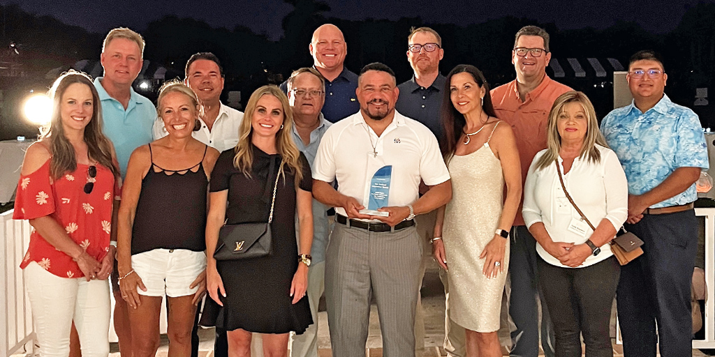 IntegrityMG's tweet photo. No one does support quite like the #IntegrityFamily! Recently, we were honored for our sales wins at an Industry Event In Florida. We loved spending time supporting one another! What a great way to celebrate a well-deserved victory! #IntegrityPride https://t.co/r3dbcwMBdc