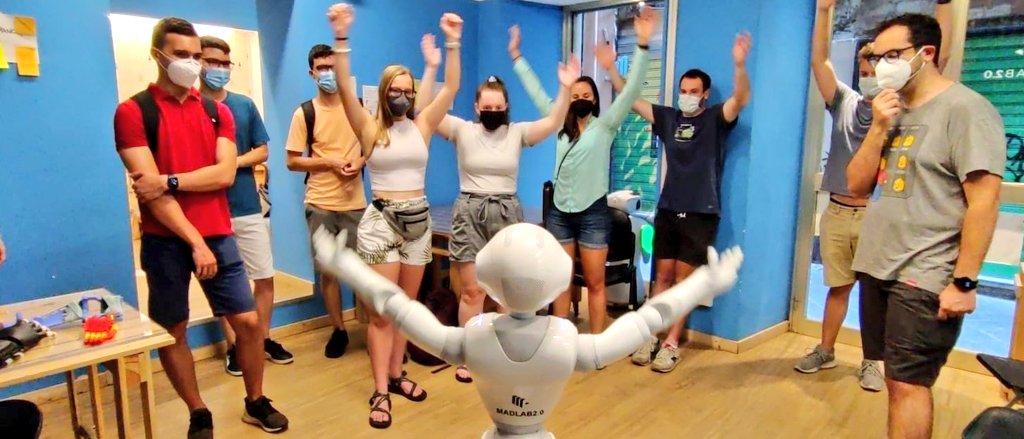 NeuroLabUniGe's tweet photo. Last week has been pretty busy organizing and preparing for the @NeuroEngSchool that's happening right now! However, we had some time to #exercise with #pepper and #nao! Here's our #international #visitingstudents at @ScuolaRobotica! https://t.co/mFFvklUhdc
