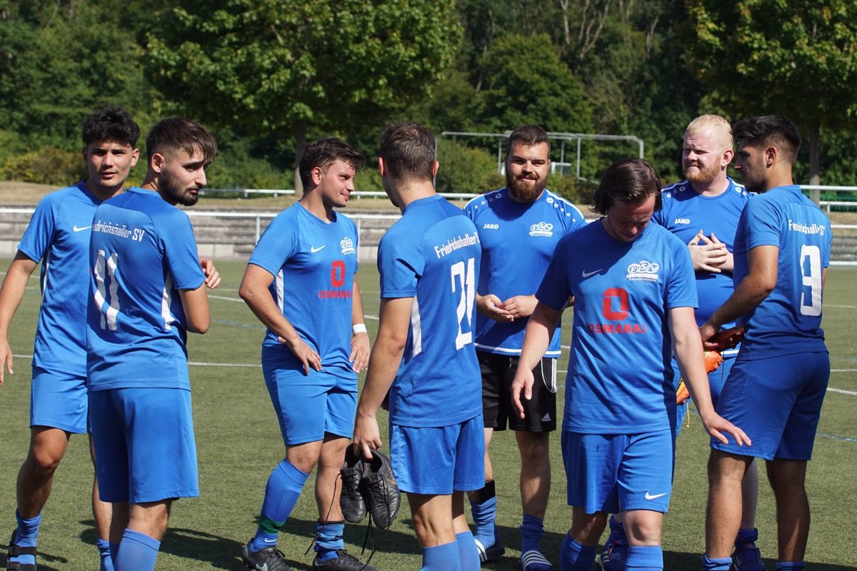 FSV_FUSSBALL's tweet photo. VERDIENTER AUFTAKTSIEG IN DIE SAISONVORBEREITUNG
FSV FR.HALLER SV II - TSV ERLENBACH II 5:2 (2:1)
https://t.co/pEzMXcolQ2
#GlückAufFSV #NurderFSV https://t.co/CSE5Ihj0i6