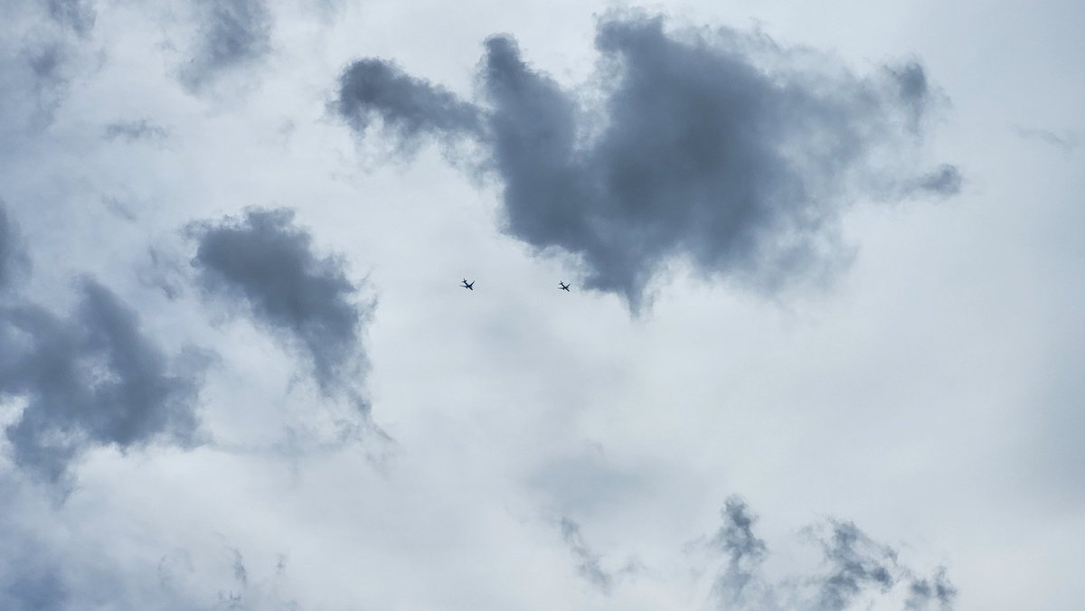 #ewr is closed and ua1524 and ua2046 are circulating over philadelphia <a href="/flightradar24/">Flightradar24</a>