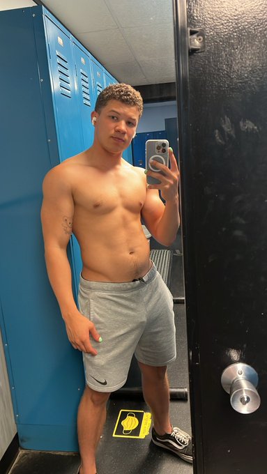 cute lil chest pump https://t.co/YLh5Zw9vn4