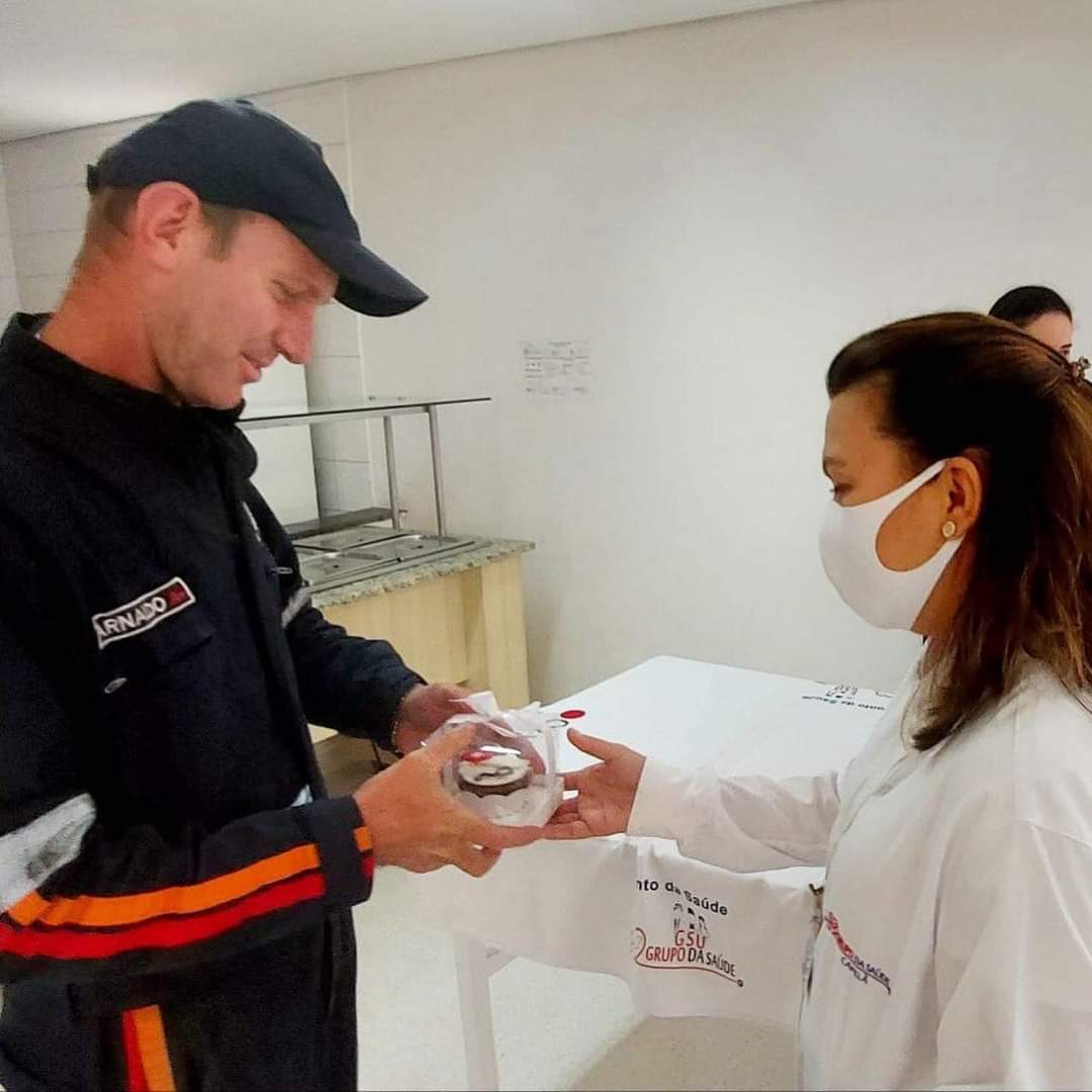 GsuUniversal's tweet photo. (Cuidando de quem cuida | Paraná )

Uma tarde maravilhosa foi realizado o trabalho no Upa Fazendinha,  foram duas palestras aos profissionais da saúde. 
Cerca de 20 profissionais participaram da palestra, participaram das orações.
#GsuParaná
#GsuBrasil
#GrupodaSaudeUniversal https://t.co/Jm82OeAPc9