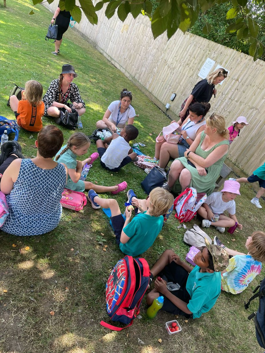 Springwood_Prm's tweet image. The Meadows was so beautiful in the sunshine today 
It was so much fun to meet all the animals and have an icecream 🍦 

#springbase1 #springcoch #springfamily