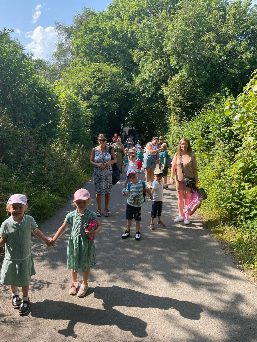 Springwood_Prm's tweet image. The Meadows was so beautiful in the sunshine today 
It was so much fun to meet all the animals and have an icecream 🍦 

#springbase1 #springcoch #springfamily