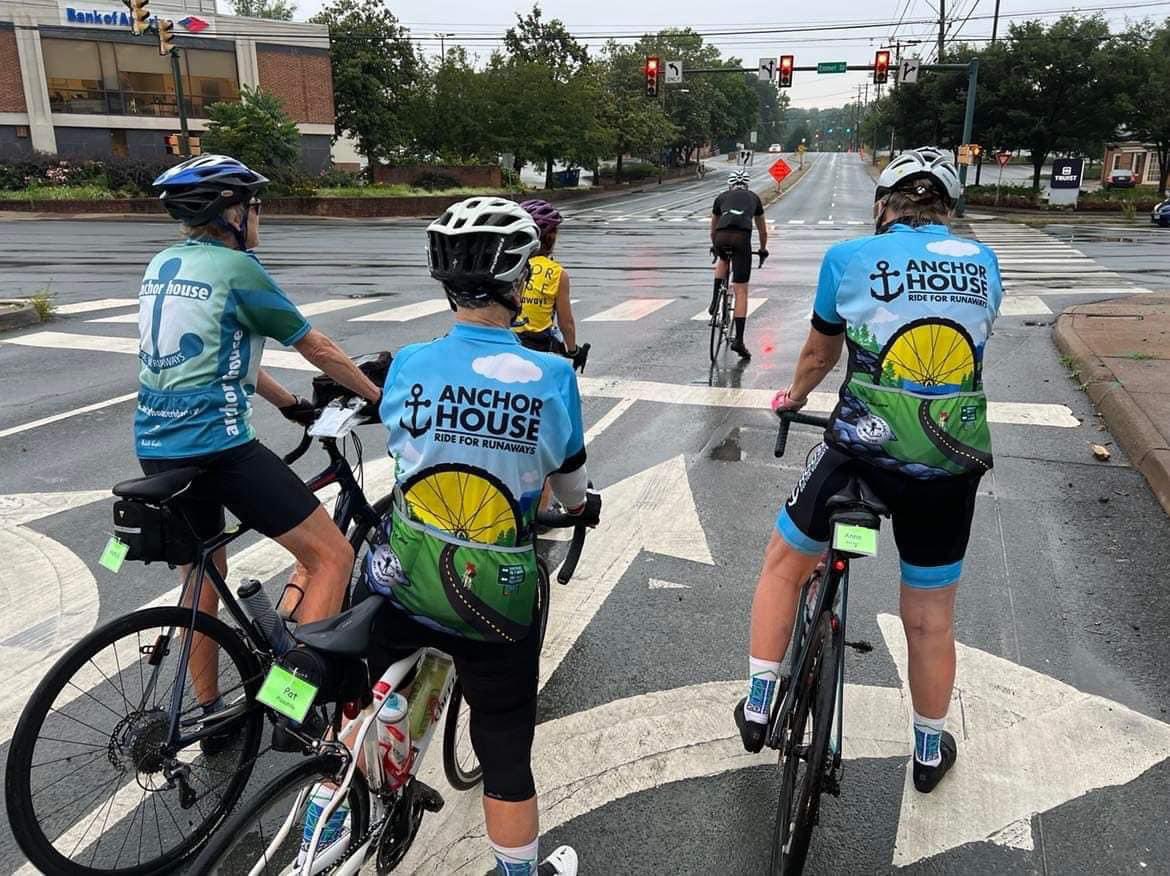 Day #1 Anchor House Ride For Runaways. Riding through the University of Virginia, rolling hills, 3,585 feet of climbing to Culpeper VA. Check out my story below: It’s all about the kids! anchorhouseride.rallybound.org/classic/JohnTe… @KlocknerSchool @WeAreHTSD @HTSD_MercerV