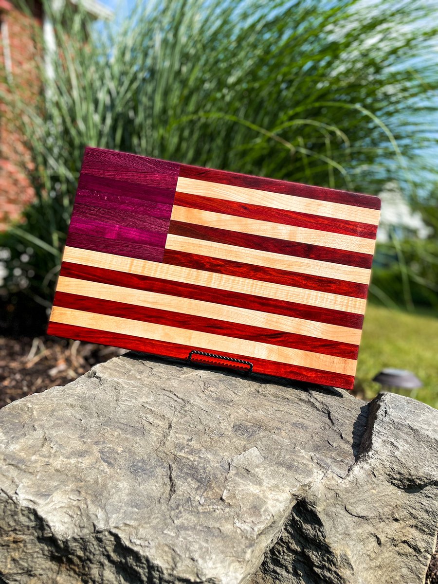 American flag cutting board. This board features maple, redheart and purpleheart. Message us for a customs order or visit our website: 607woodshop.com

#wood #woodworking #woodshop #MadeInUSA #America #SmallBusiness #