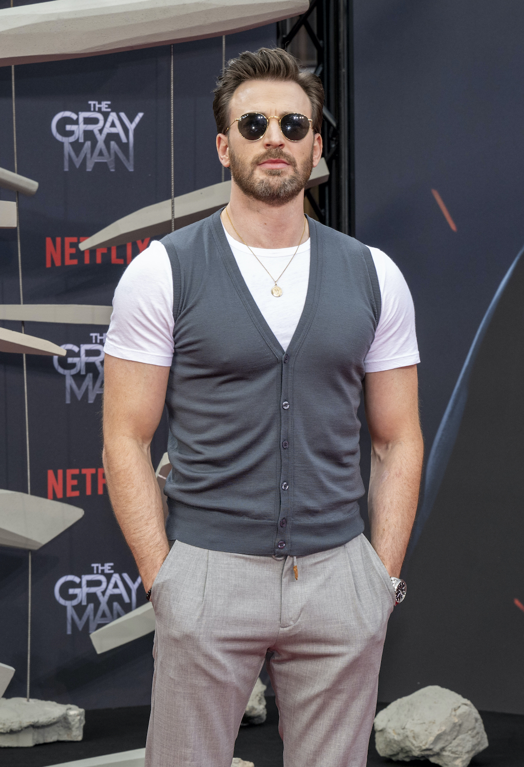 The Gray Man' - Ryan Gosling and Chris Evans wow fans in Berlin - About  Netflix