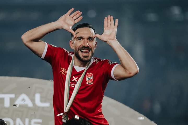 noda_74's tweet photo. We know your value, all support we trust you we can’t forget his great attitudes and his love for the club that appears on the field ❤️❤️❤️ 
 #معلول_اسطوره_اهلاويه https://t.co/ZhvasQpZWF