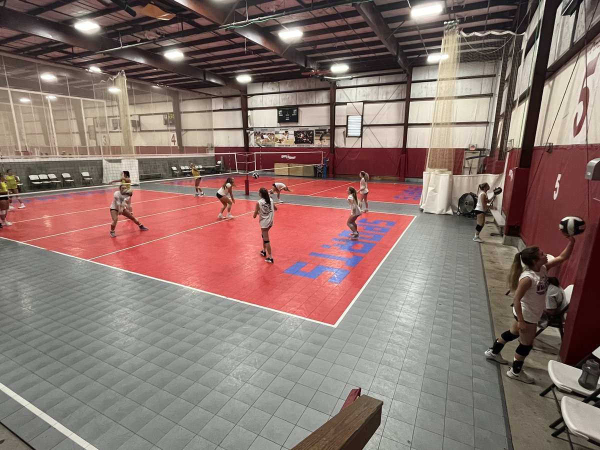 WesternBrown_VB's tweet photo. Day one at friendship cup! 🏐 https://t.co/uxscTpapEY