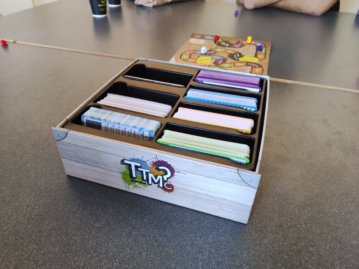 assogeekcorp's tweet photo. Une petite aprem de plus a la Geek Crop ce dimanche !
#jds #j2s #ttmc #boardgames #guebwiller #florival #alsace #geek #ludistes #mtg https://t.co/f4G17mjG3K