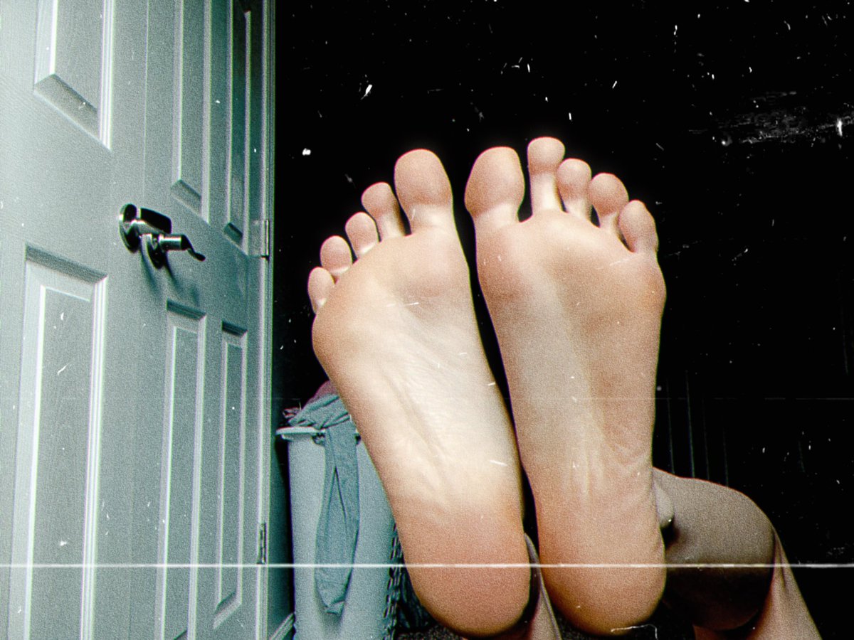 FeetLuvR5's tweet photo. https://t.co/Dre4aCc6Es https://t.co/nHtLJzMcBk