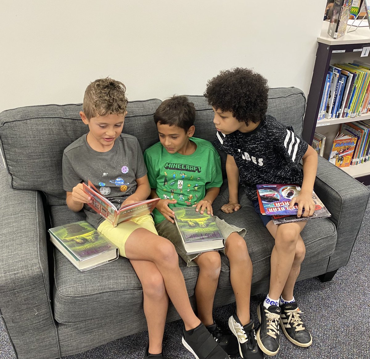 EasleyYr's tweet photo. 2022-2023 is off to a great start in the Media Center! #EasleyReads #WeAreDPS https://t.co/m6VvBeuVoc