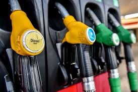 MARADIOFM's tweet photo. Le @MCommerceHT a procédé aujourd’hui à la mise sous scellés de 2 stations service  ainsi qu’à l’arrestation d’un pompiste. Le  ministre Ricardin Saint Jean lance une sévère mise en garde aux stations dont les cuves sont remplies et qui refusent de vendre le carburant  #RFMINFO https://t.co/RPrbxygFV4