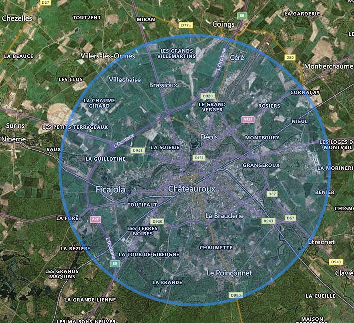 GilAverous's tweet photo. 🔥17 000 hectares ont déjà été détruits en Gironde. L'équivalent de la superficie de #Châteauroux, Déols, Saint-Maur et Le Poinçonnet réunies, soit la zone en bleue sur la carte. 😢 
👨🏻‍🚒Merci et bon courage aux @pompiers36 qui sont partis prêter main fort sur place. https://t.co/OhG2u6lZmg