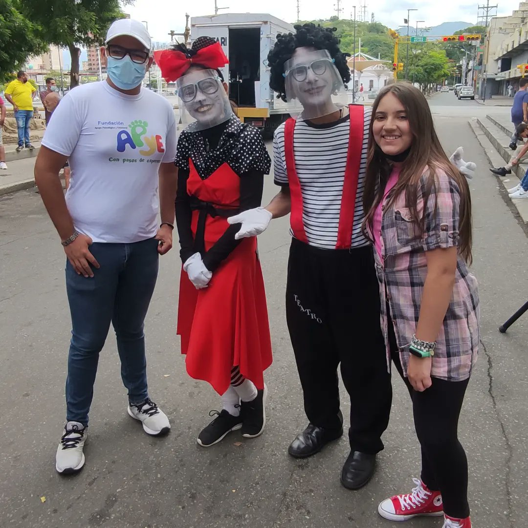 ApyeFundacion's tweet photo. 🐯Quien estuvo con nosotros compartiendo las mascotas de los tigres de aragua @tigresoficiales y 🎭 la historia de los mimos @teatroarista reflejando el amor, la fé y la esperanza   💚 

¡Feliz día del niño! 🧒🏼👧🏼👧🏻👦🏻🎈🎉🖌️🎨💚 https://t.co/HmJoilC4KM