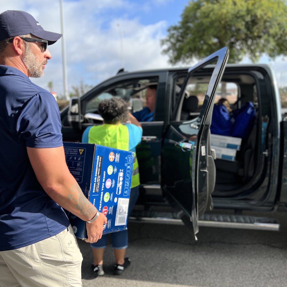 mowsatx's tweet photo. A few highlights from our #BeatTheHeat event this past weekend! 💙
Thank you to everyone that was able to make this possible, and a special thank you to @cpsenergy for powering this event! ⚡️ #morethanameal #comfycasas #mowsatx https://t.co/UEFKr09p9S