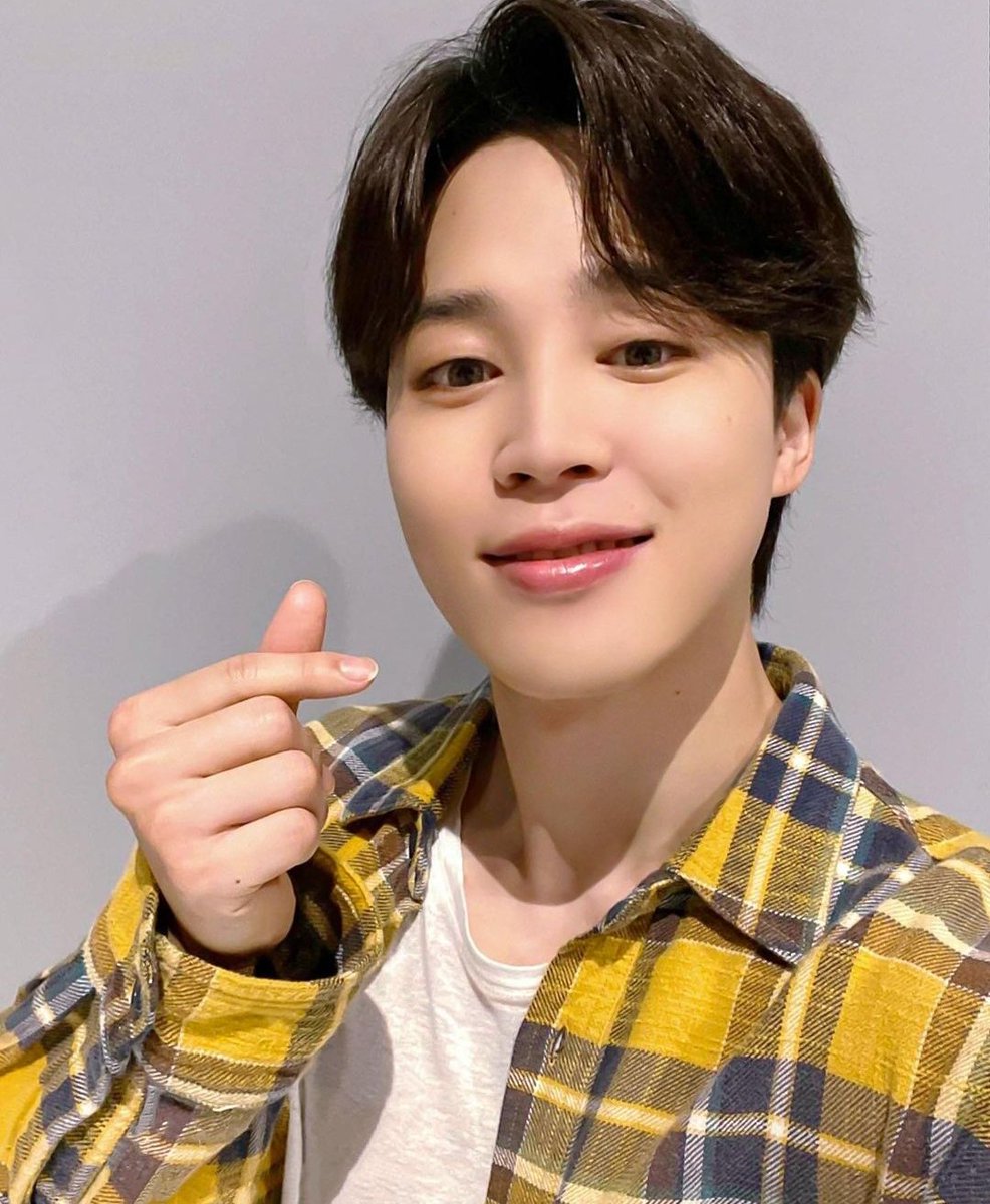 HashmiZmam's tweet photo. Drop 💜if your bias is Jimin and if not then 🖤 #Trending #BTSJIMIN #bts https://t.co/I2S7H7BqQ3