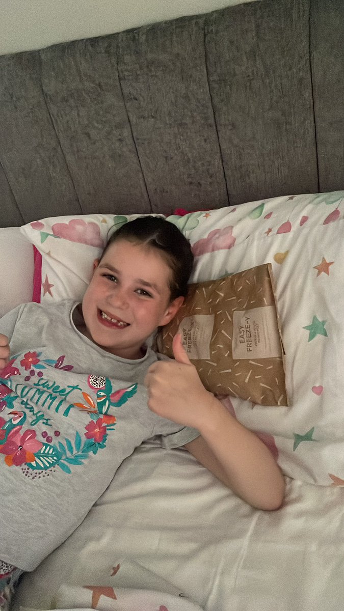 KJ1981's tweet photo. Thanks @goustocooking, extra freeze packs = ice cold pillows for two hot children 👌 https://t.co/wnUZrYYDLX