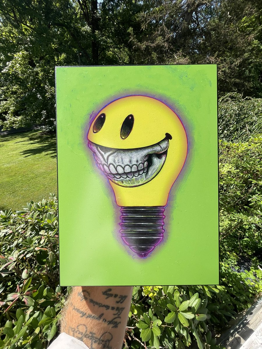 Stetzism's tweet photo. Love coming home to new art! @LightCultCrypto the NFT project that keeps on giving 💚💛 Colors on point side by side w/ my 3 eye smiley sticker 👁 👁 👁 https://t.co/okGnPVW3WG