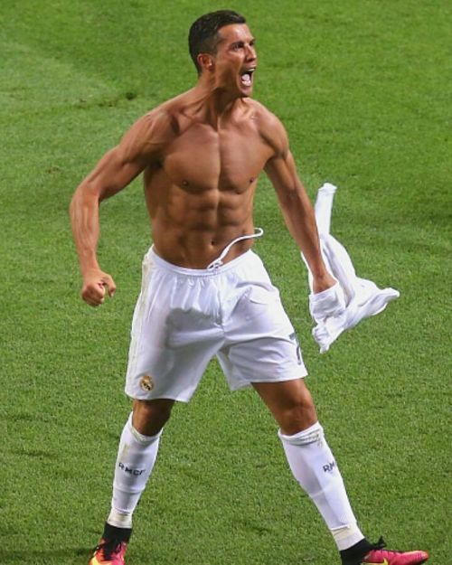 ArthurRM16's tweet photo. *Cristiano Ronaldo ficha por el Atlético de Madrid*
Las imágenes del vídeo de presentación: https://t.co/v1mgTiFdqT