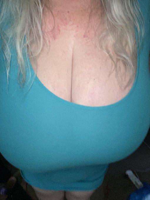 Too hot for a bra today 😊 https://t.co/QYpzmpFHtw<a href="/tag/mvsales"class="tags"><span>#mvsales</span></a>