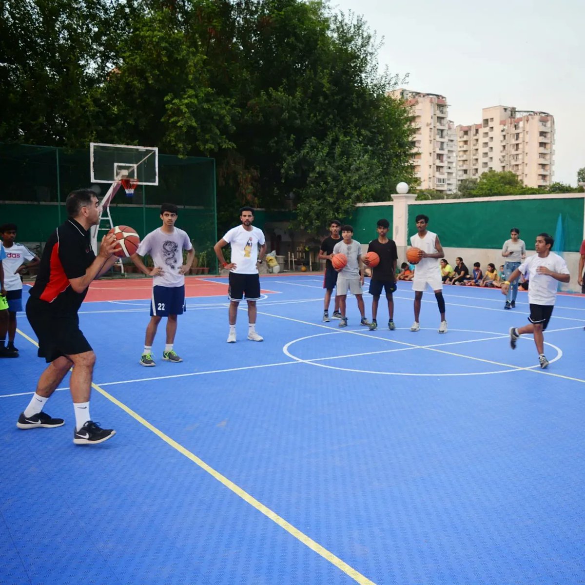 ibsportsacademy's tweet photo. Basketball Clinic with @NaoufalUariachi
#IBFoundation organized a basketball event with #FIBA #WABC Instructor, Coach Naoufal Uariachi, led Morocco's men's national team in the #AFROBASKET qualifiers.
#basketball #afrobasket #afrobasketball #afro #sports #Indian @afrobasketwomen https://t.co/iIuwJt4ZBf