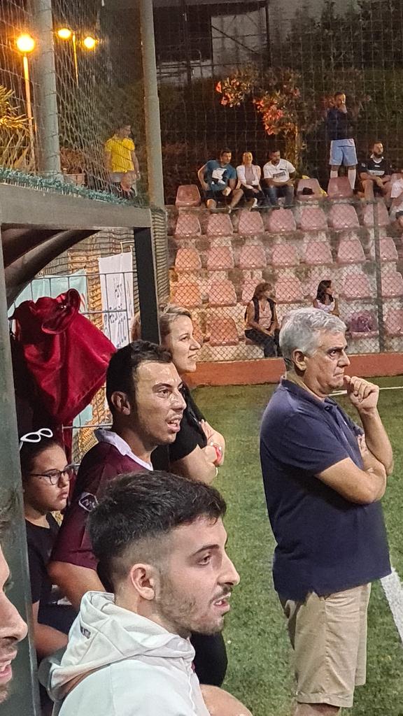 Giammo991's tweet photo. Altra partita solita storia.
Entra al 20esimo del primo tempo 
Esce al 5 min del secondo.
Il numero 10, come i 10 minuti che il mister @lrjail gli fa fare https://t.co/Hfgo86JPpB