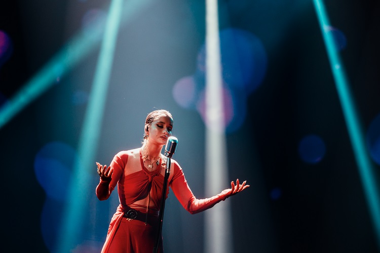 efestivalpt's tweet photo. VÍDEO: Blacci juntou-se a Vitão no novo tema, 'Amor e Mais' - https://t.co/itb9geiog0
#Blacci #Vitão #AmoreMais
📷Pedro Pina - RTP https://t.co/6Ys7KTeqP5