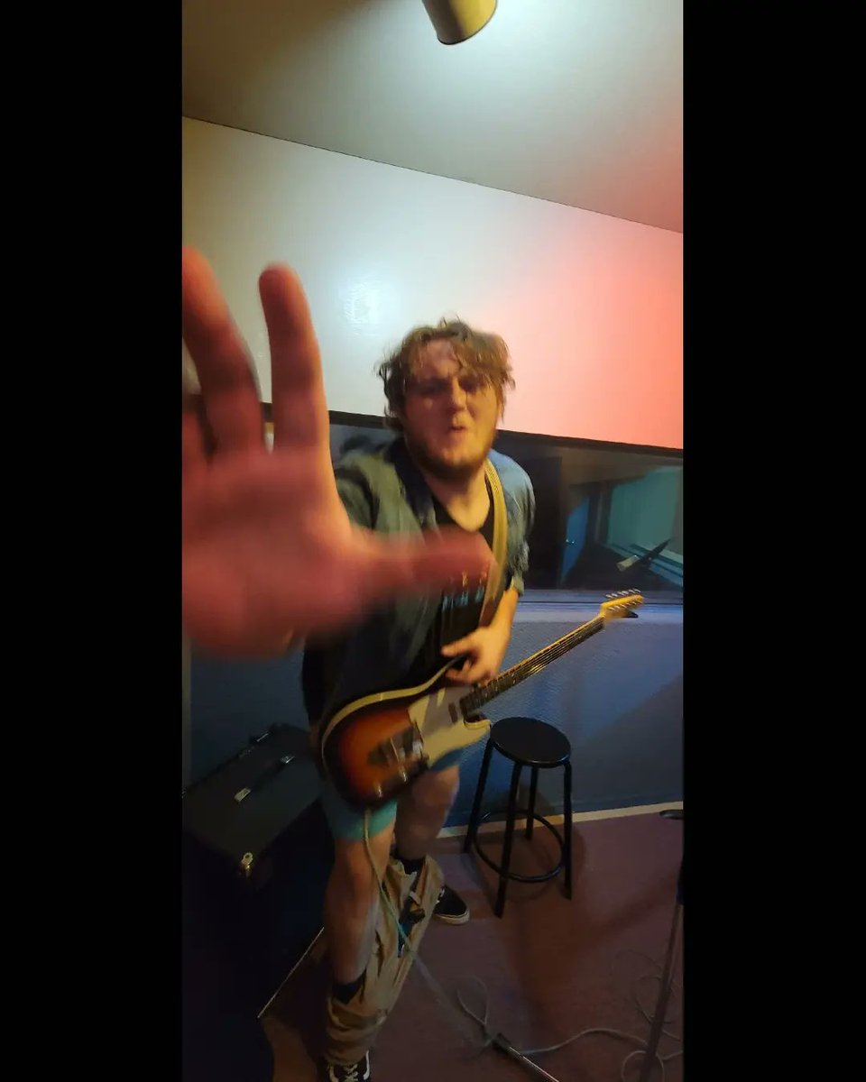 StatesideRed's tweet photo. This is Steve's second strike on taking his pants off in the Studio. If it happens again, he's only allowed to wear jump suits.

#statesidered https://t.co/kgnFOb668G