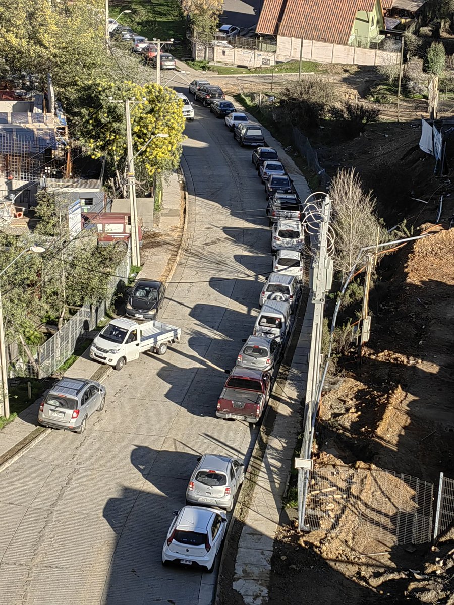 Vanessavic29's tweet photo. Aburrida de lo que pasa en el pulmón verde de #Pasohondo #Quilpue causado por la indiferencia de las inmobiliarias y sus trabajadores. Cero respeto por los residentes de este sector @ValeMelipillan @quilpueciudad https://t.co/NKGTgmMSC3