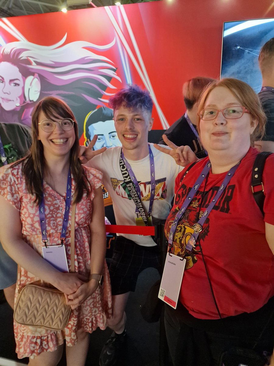 AzureAyy's tweet photo. Late Post - Day 2 of @TwitchCon was so amazing. Even if I had a reaction to makeup from day 1😂 So glad to have met many more amazing people. Even bumped into the wonderful @TaliaMar who gave some much needed advice for the makeup tradegy 😂

#TwitchCon #ContentCreator #streamer https://t.co/EMlhzsBcES
