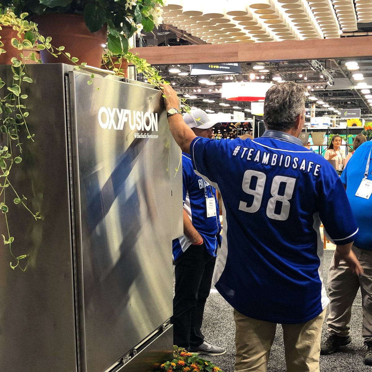BioSafe_Systems's tweet photo. Steve Larose ready to discuss all things #OxyFusion at #Cultivate22
Stop by 3653 and learn about automated (and monitored!) water treatment, grab a wristband for tonight’s party, enter to win a solo stove, or chat with new FNGLA President Eric Smith!
#biosafesystems #teambiosafe https://t.co/VMwneKvBwF