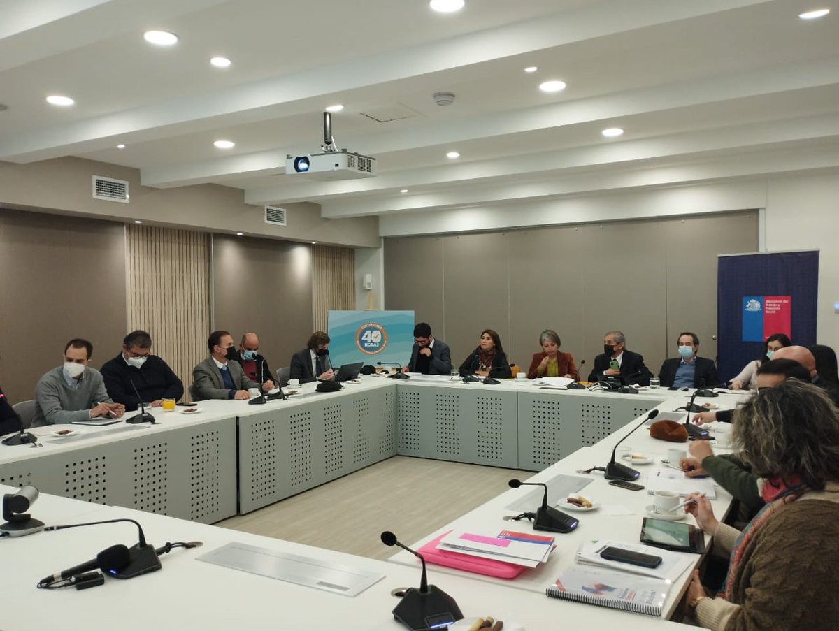 Cutchile's tweet photo. 📍 Ya estamos en el @MintrabChile para analizar el informe final de los Diálogos Sociales por Pensiones Dignas 🧐 que se realizaron en todo el país, con un total de 16 encuentros tripartitos en los que participamos como representantes de las y los trabajadores 📣 https://t.co/MHG2Pv1sNg