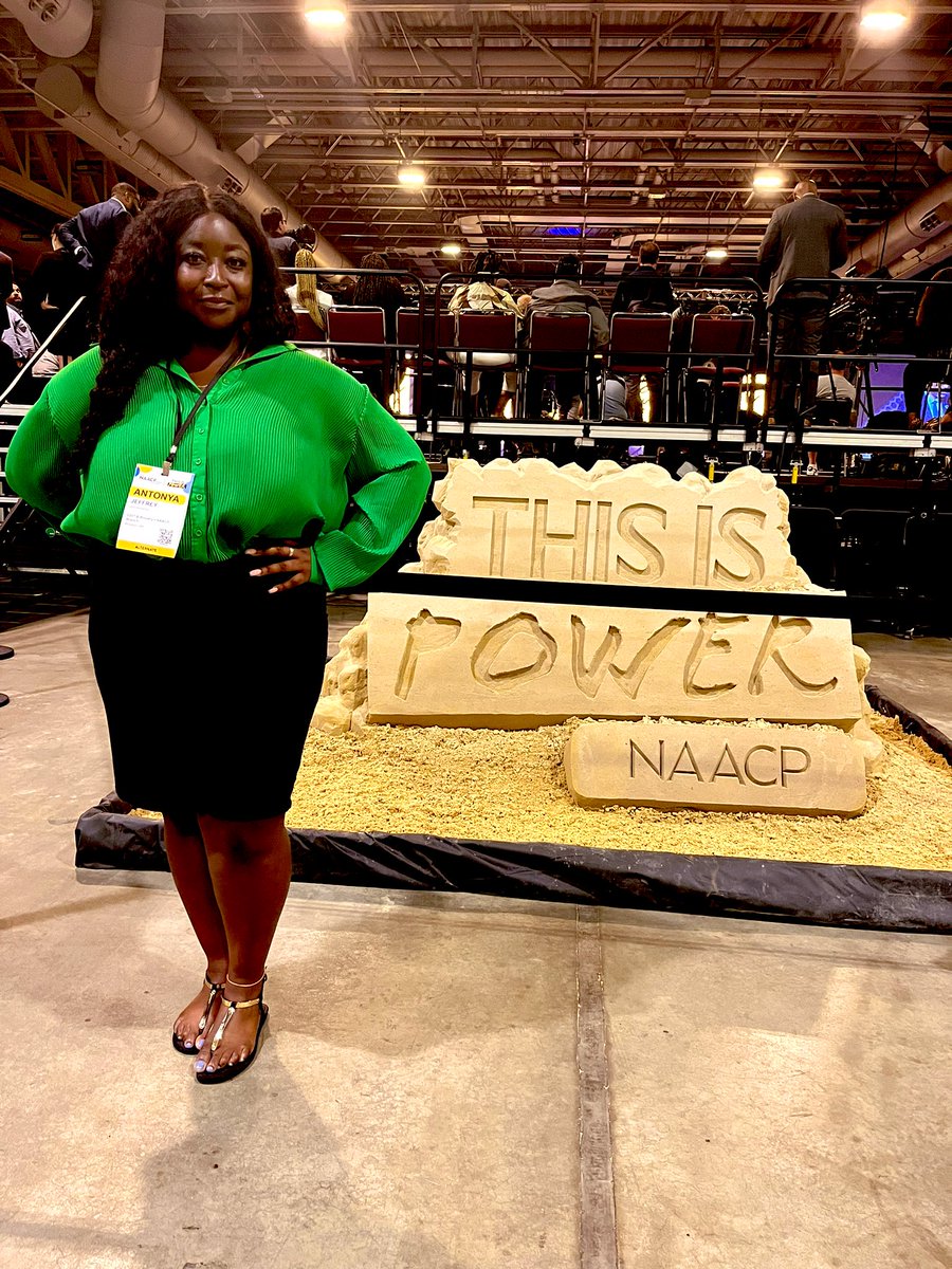 My #NAACPConvention 🧵starts now. Representing my home branch @brooklynnaacp and so happy to be with my colleagues from across the country. Met a few other branch secretaries in a line and bonded over Salesforce lol #ThisIsPower