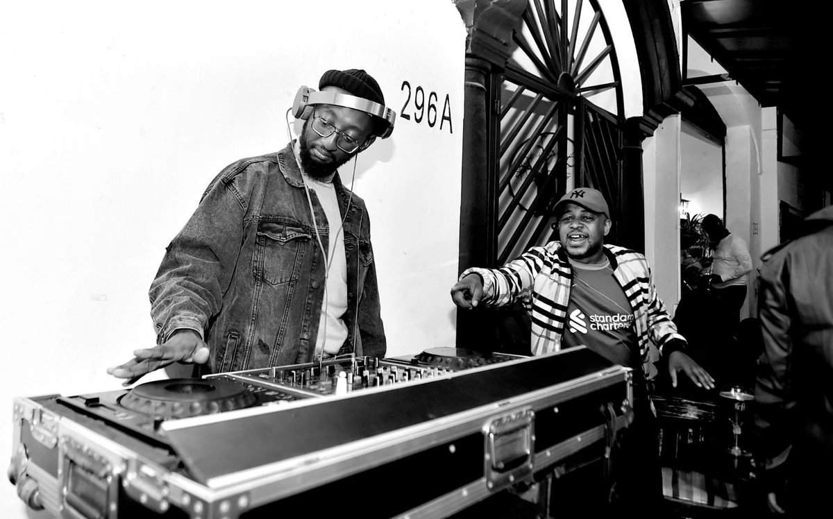 TopNotch_ZA's tweet photo. The look you give the crowd when you know the next track is a dancefloor breaker' 😎

📷 @thuli_mbatha 

#pauseshots #blackandwhite  #Art #photography #fun #melanin #mensstyle #mensfashionpost #southafrica #musiccurator #brand #afrobeats #electronicmusic #newjazz #dj #worldwide https://t.co/iz8qsBpPjT