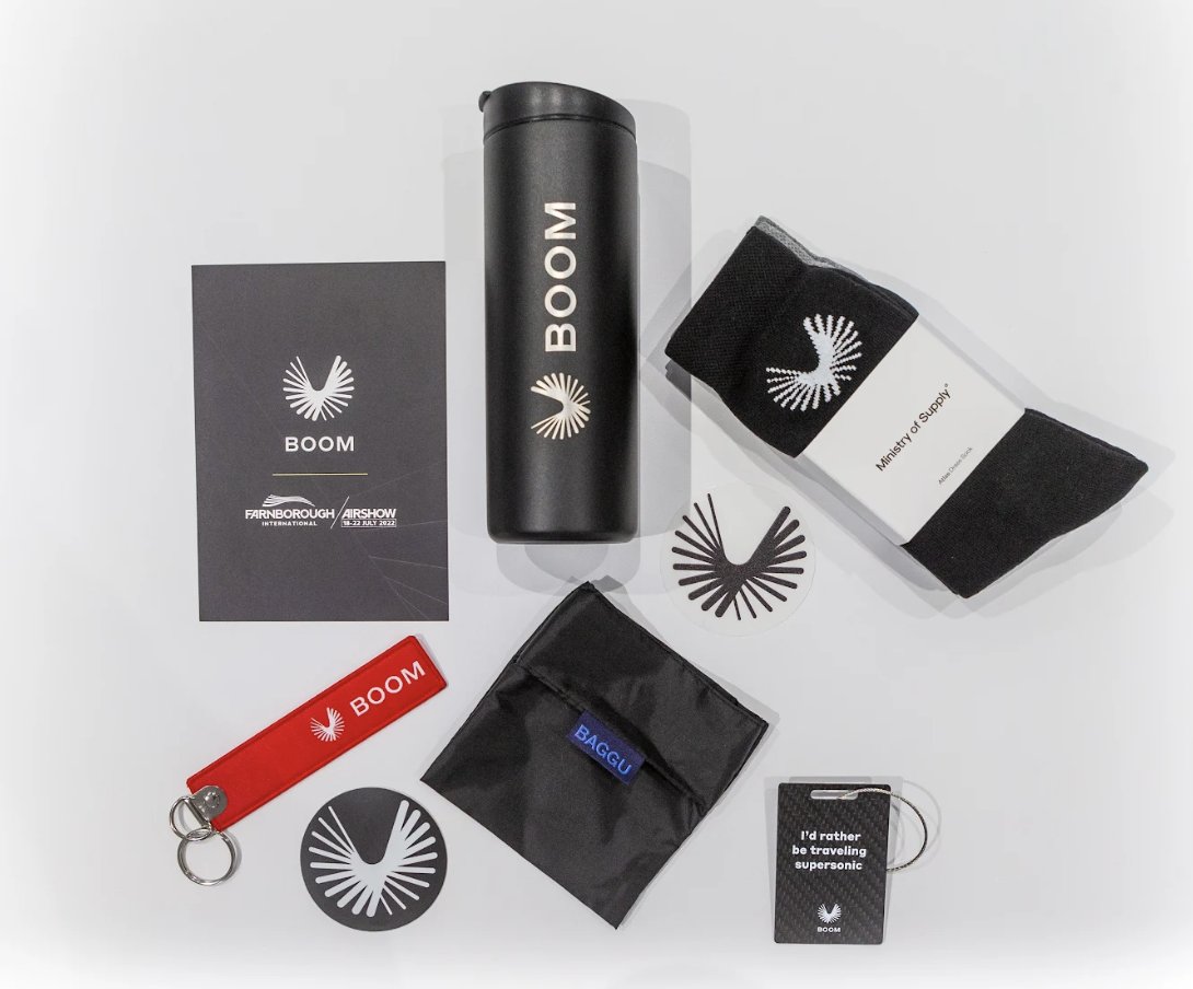 boomsupersonic's tweet image. If you're not at @FIAFarnborough, you can still be inspired by the supersonic future. Enter to win a MiiR water bottle, @MinistrySupply socks, a Boom bag, a carbon fiber luggage tag, and stickers. To enter, all you have to do is retweet this post. Good luck! #TodayAtFIA #800M