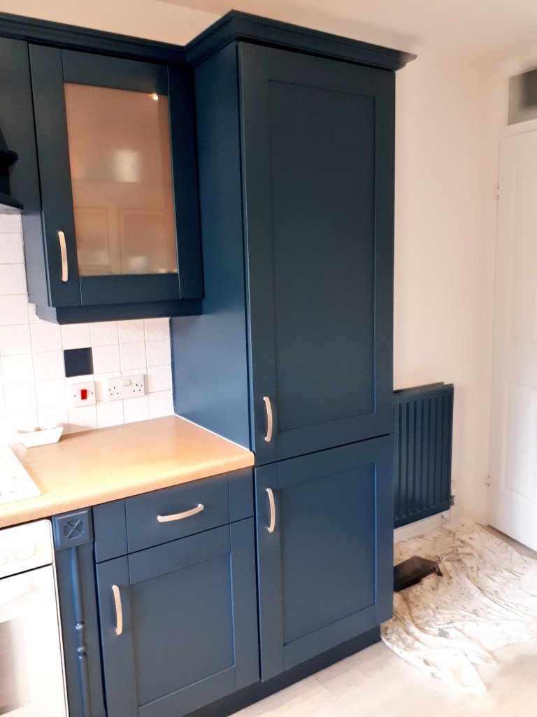 poppysuedecor8's tweet photo. Looking at doing more wooden kitchen cabinet makeovers next year. Update your existing kitchen rather than replacing it #darlington #darlo #handpaintedkitchen https://t.co/kWImoca3dz