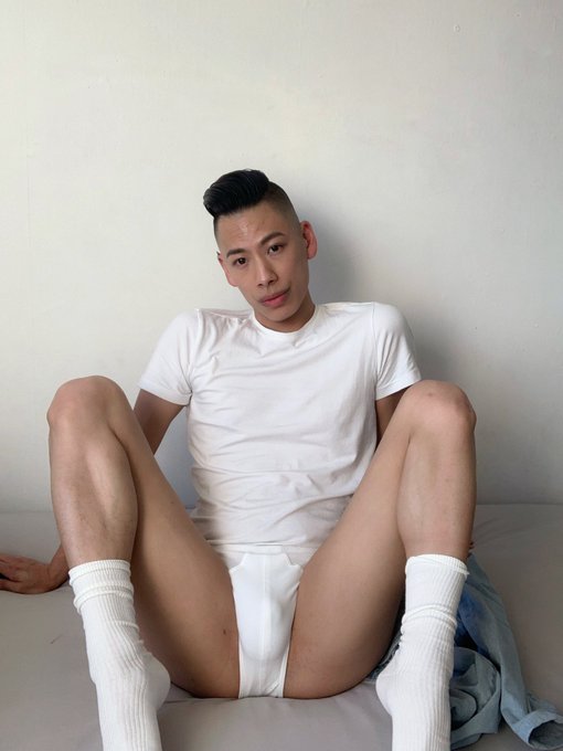 1 pic. Should we do missionary ? ???
https://t.co/ukPjl5rjNB
#london #londongay #gay https://t.co/G7