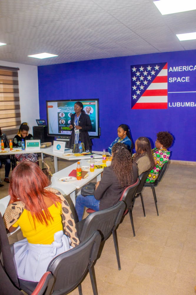 RdcSadek's tweet photo. Durant deux jours ses femmes ont été outillés sur les principes de base de l'entrepreneuriat. Un moment riche en partage d'expériences a caractérisé cette formation. 2/3 https://t.co/8wallPXf5T
